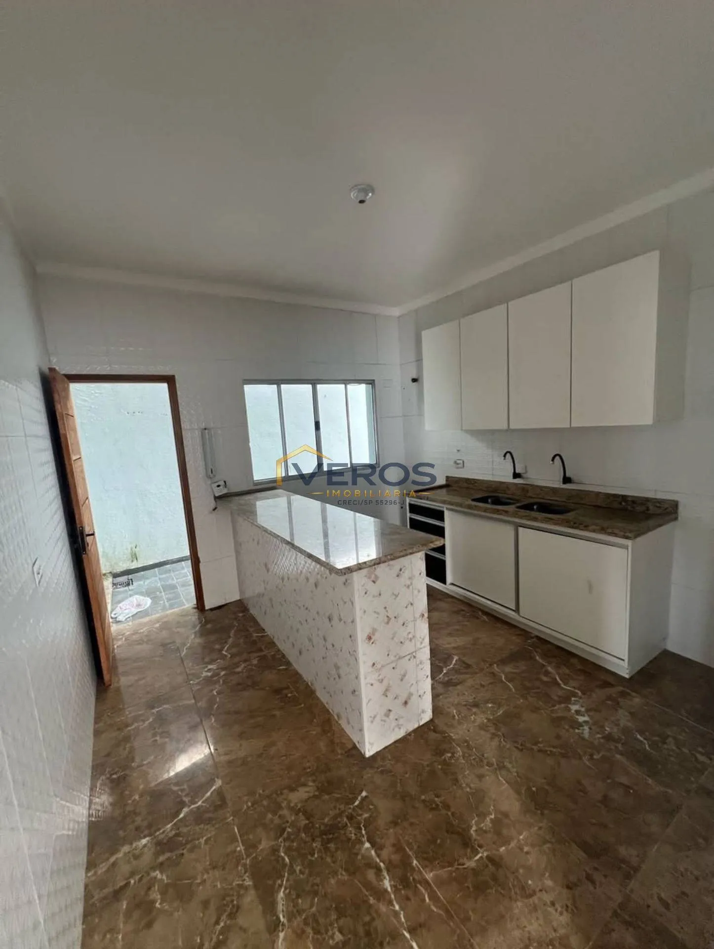 Imagem Casa com 3 Dormitórios para Locação no Indaiá - Caraguatatuba/SP