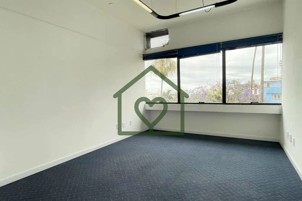 Imagem Sala comercial de 28m² à venda na Protásio Alves, bairro Petrópolis, com duas vagas de estaciona...