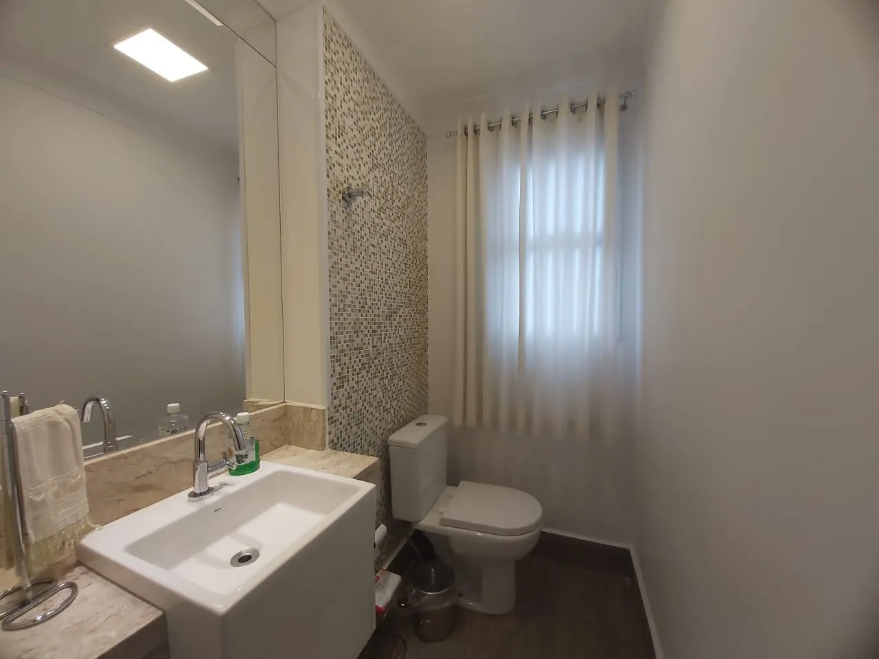 Imagem "Luxuoso Apartamento no Edifício More em Alphaville - 156m² de Conforto e Segurança"