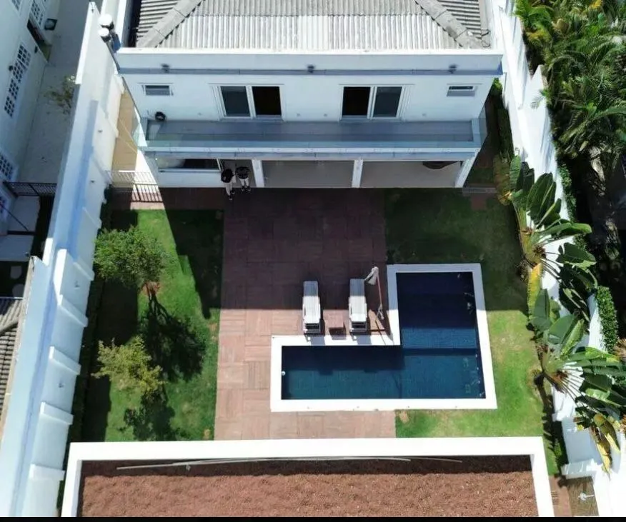 Imagem Casa Sobrado Com Piscina Localizada no Alphaville Residencial Zero!