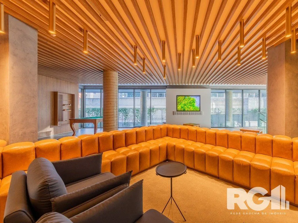 Imagem Loft de alto padrão construtivo no bairro Moinhos de Vento, planta de 29,60 m2 privativos com porcelanato, forro em gesso e aberturas em alumínio com vidros duplos.