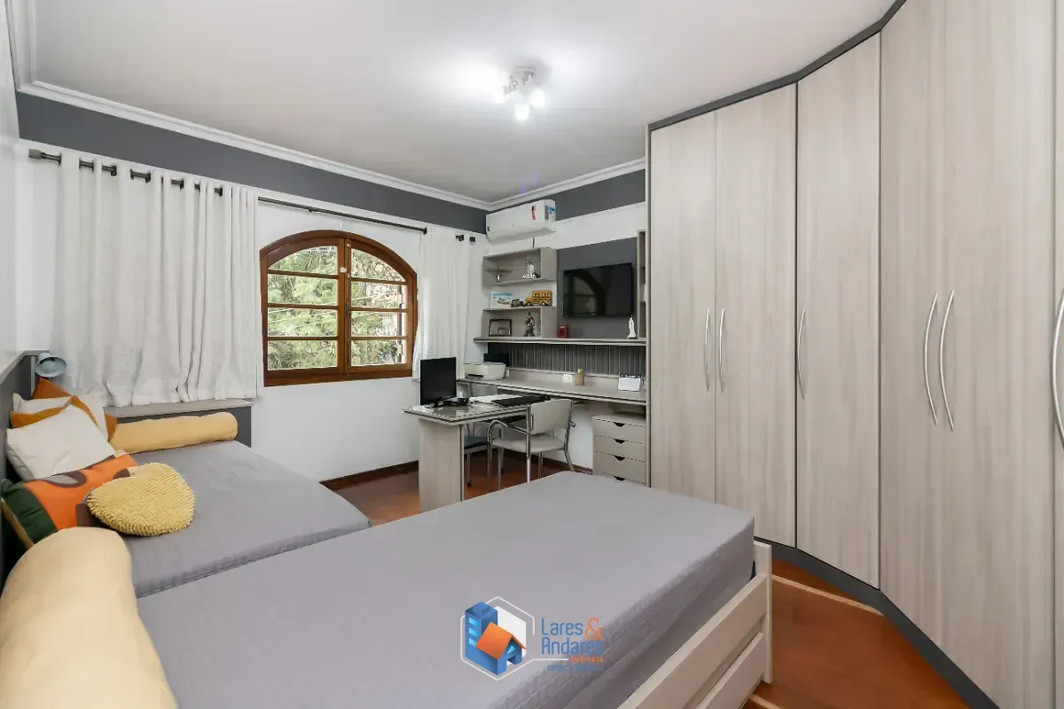 Imagem Sobrado para venda em Jardim Virginia Bianca com 3 quartos, sendo 1 suíte, 223m²