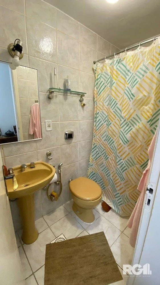 Imagem Apartamento à venda no Menino Deus, com 3 quartos (sendo 1 suíte), 3 banheiros, 1 vaga de garagem.- Cód. RP390226