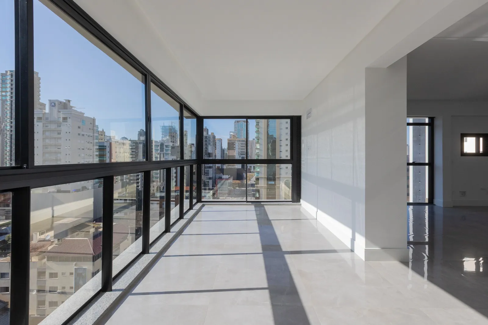 Imagem Apartamento com vista para o mar à venda com 198m2 por R$ 4.400.000,00