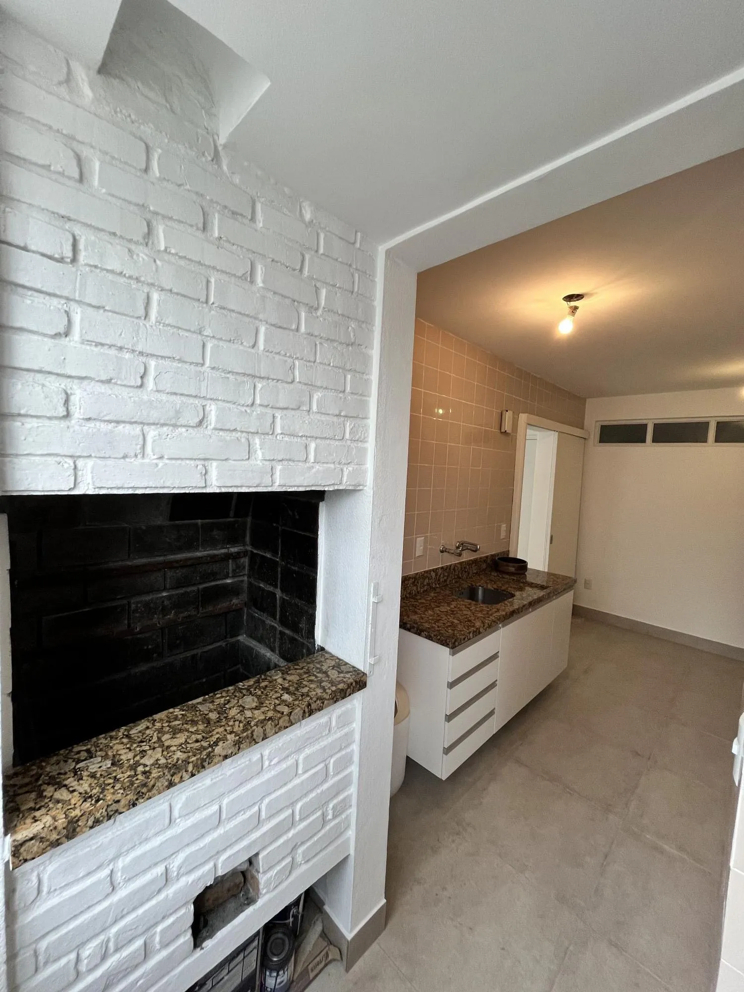 Imagem Apartamento de 2 quartos, 2 banheiros e 1 vaga de garagem no bairro Petrópolis