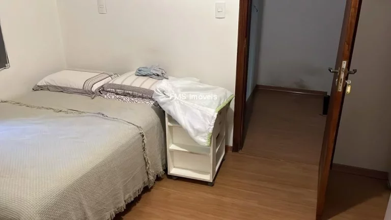 Imagem Imperdível Casa à Venda em São Paulo-SP, na Vila Mariana: 3 Quartos, 1 Suíte, 2 Salas, 2 Vagas de Garagem - 140m² de Área.