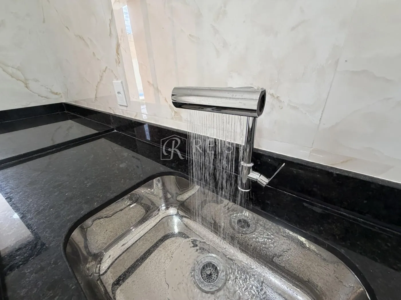 Imagem Casa para Venda em Rio das Ostras, Atlântica, 3 dormitórios, 1 suíte, 3 banheiros, 2 vagas