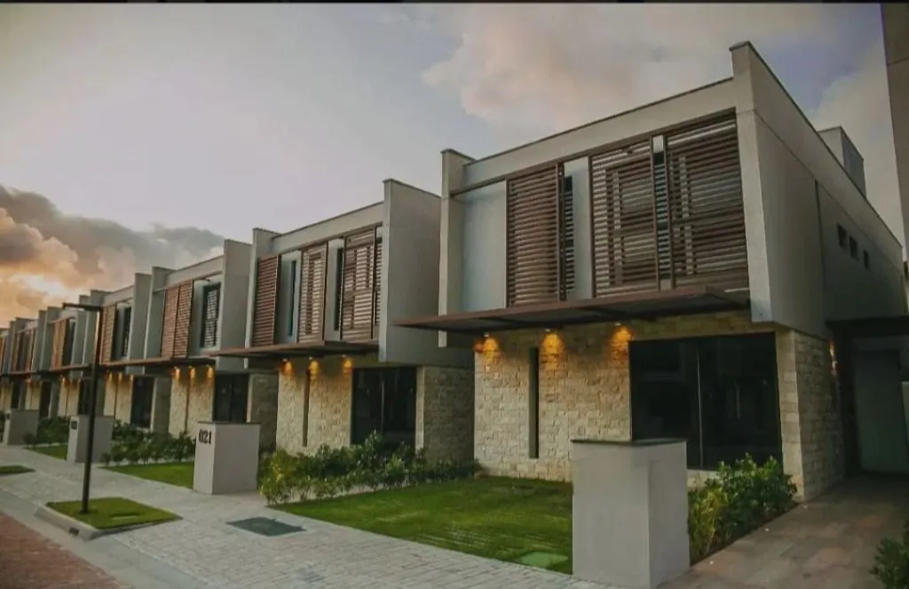 Imagem Casa de alto padrão em Intermares com 3 suítes, área gourmet, condomínio completo e excelente localização.
