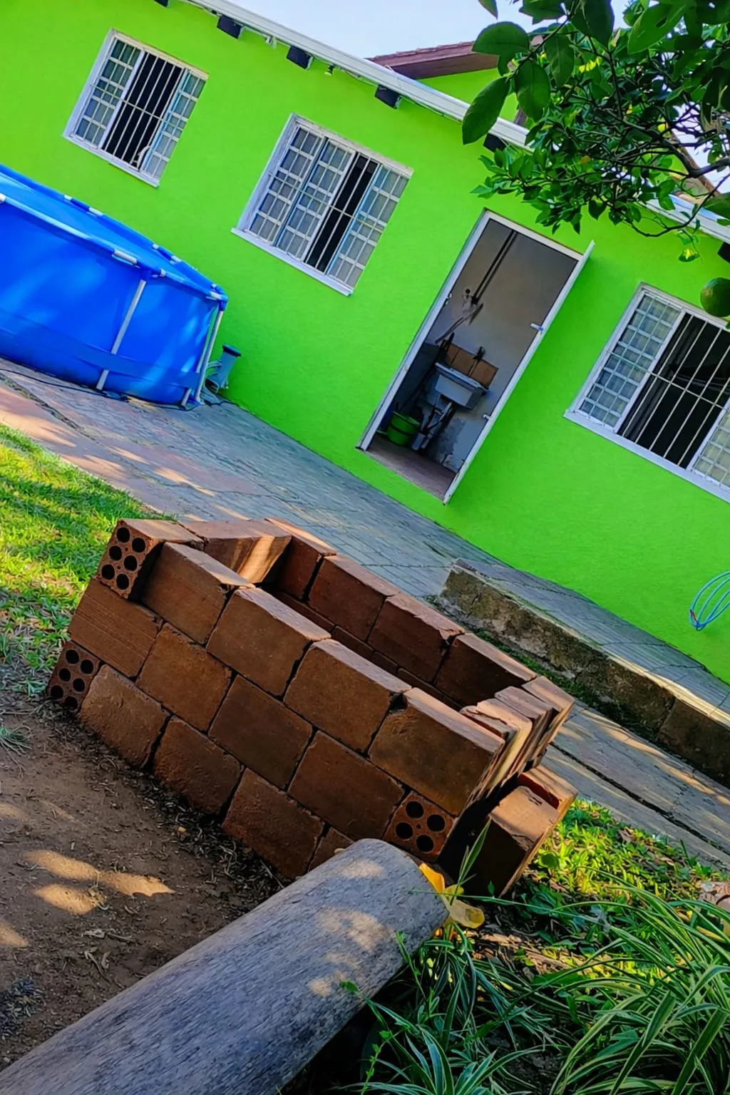 Imagem Terreno á venda no Jardim Krahe - Com duas casas no pátio!