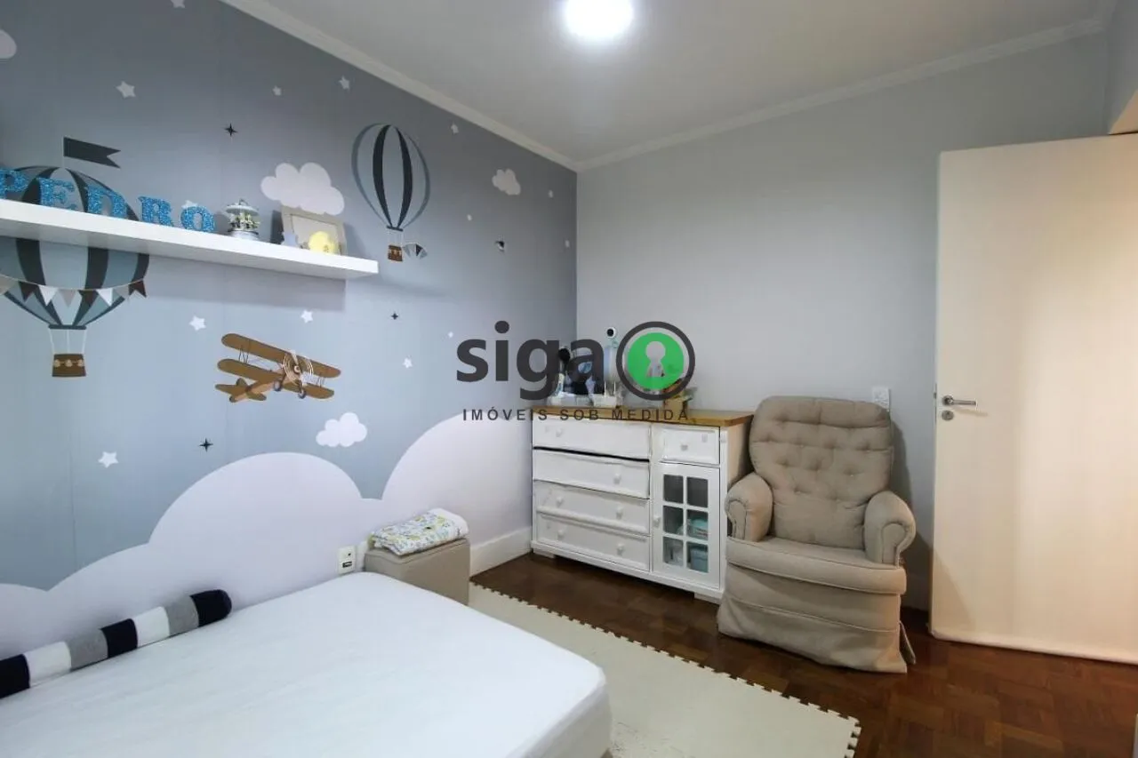 Imagem Apartamento sofisticado em Moema com reforma impecável e 2 vagas fixas.