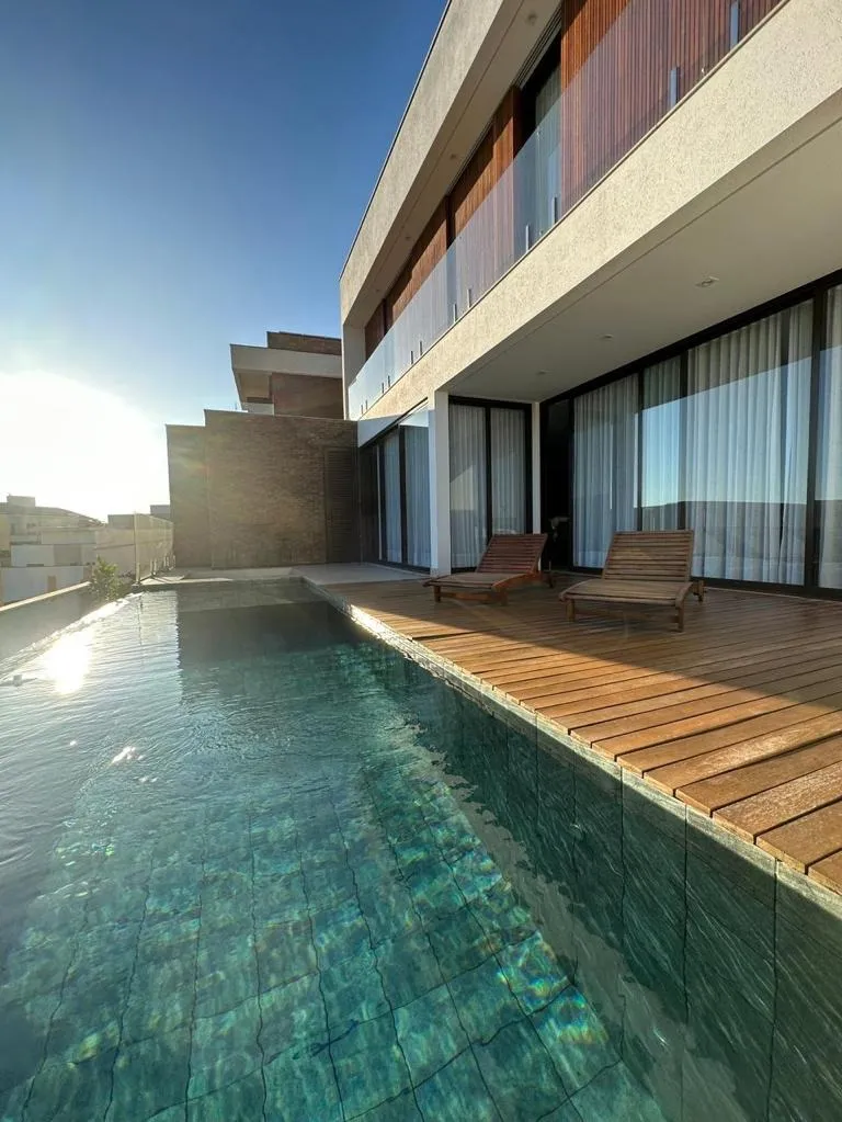 Imagem Casa de Luxo Decorada em Alphaville Nova Esplanada IV ? Vista para a Reserva e Porteira Fechada