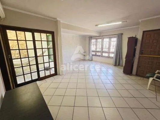 Imagem Casa à Venda em Campinas | 4 Dormitórios, Suíte, Terraço e Garagem
