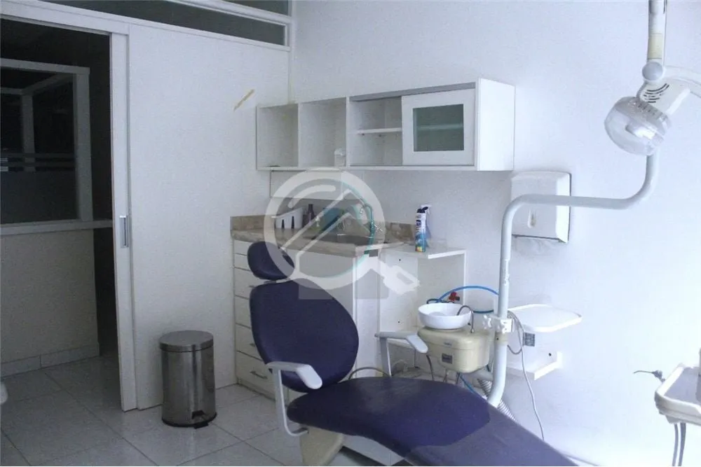 Imagem Sala Comercial com Estrutura Completa para Clínica Odontológica. Localizada no primeiro andar, est...