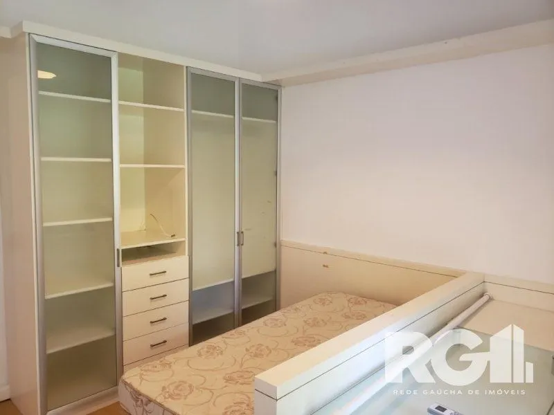 Imagem VENDA - ÓTIMA CASA EM CONDOMÍNIO NA ZONA SUL