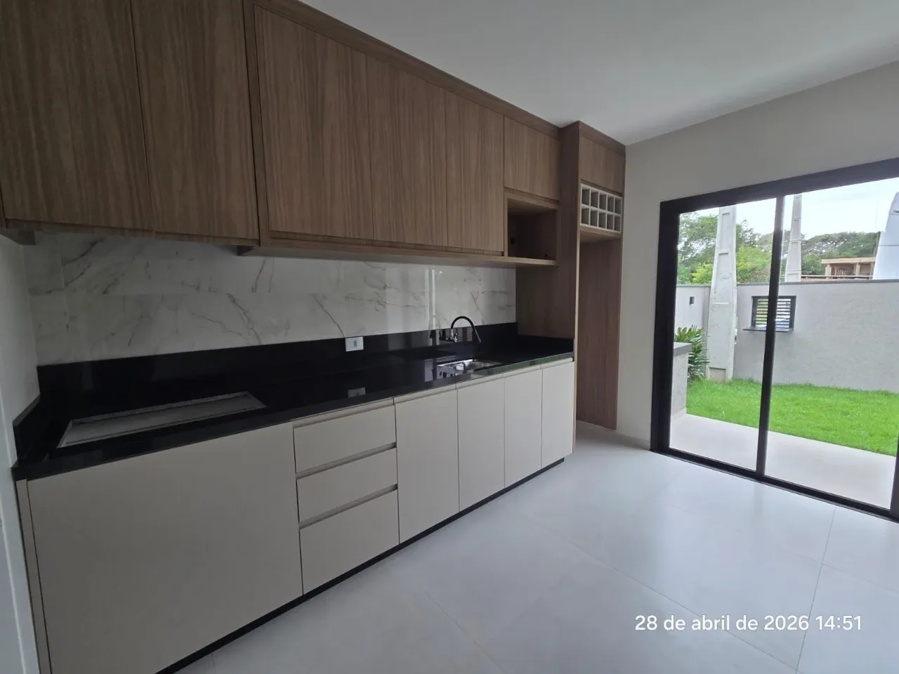 Imagem Casa de esquina em construção, com projeto moderno e excelente padrão de acabamento.
São 3 dormi...