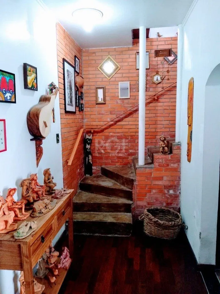 Imagem Casa para Venda - 240m², 3 dormitórios, 3 vagas - Teresópolis