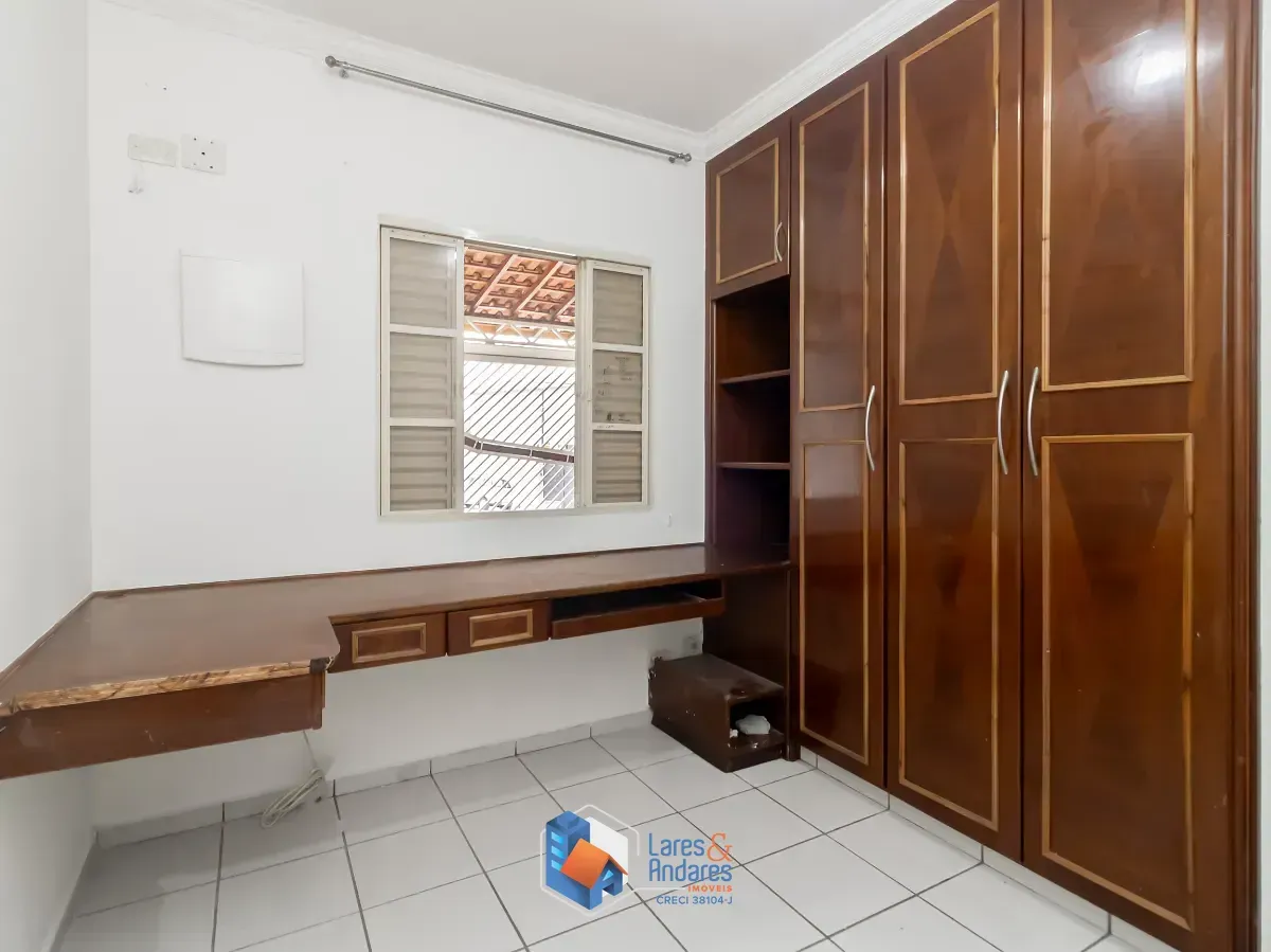 Imagem Casa para venda em Parque Maria Domitila com 5 quartos, sendo 2 suítes, 310m²