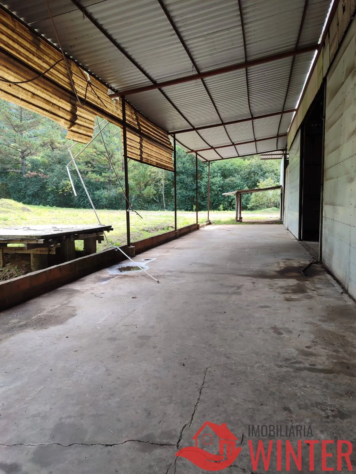 Imagem Pavilhão de 1.558,37m² + casa de caseiro em área de 14.485,00m²