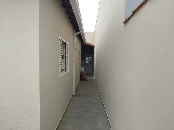 Imagem CASA TÈRREA À VENDA EM UM EXCELENTE BAIRRO