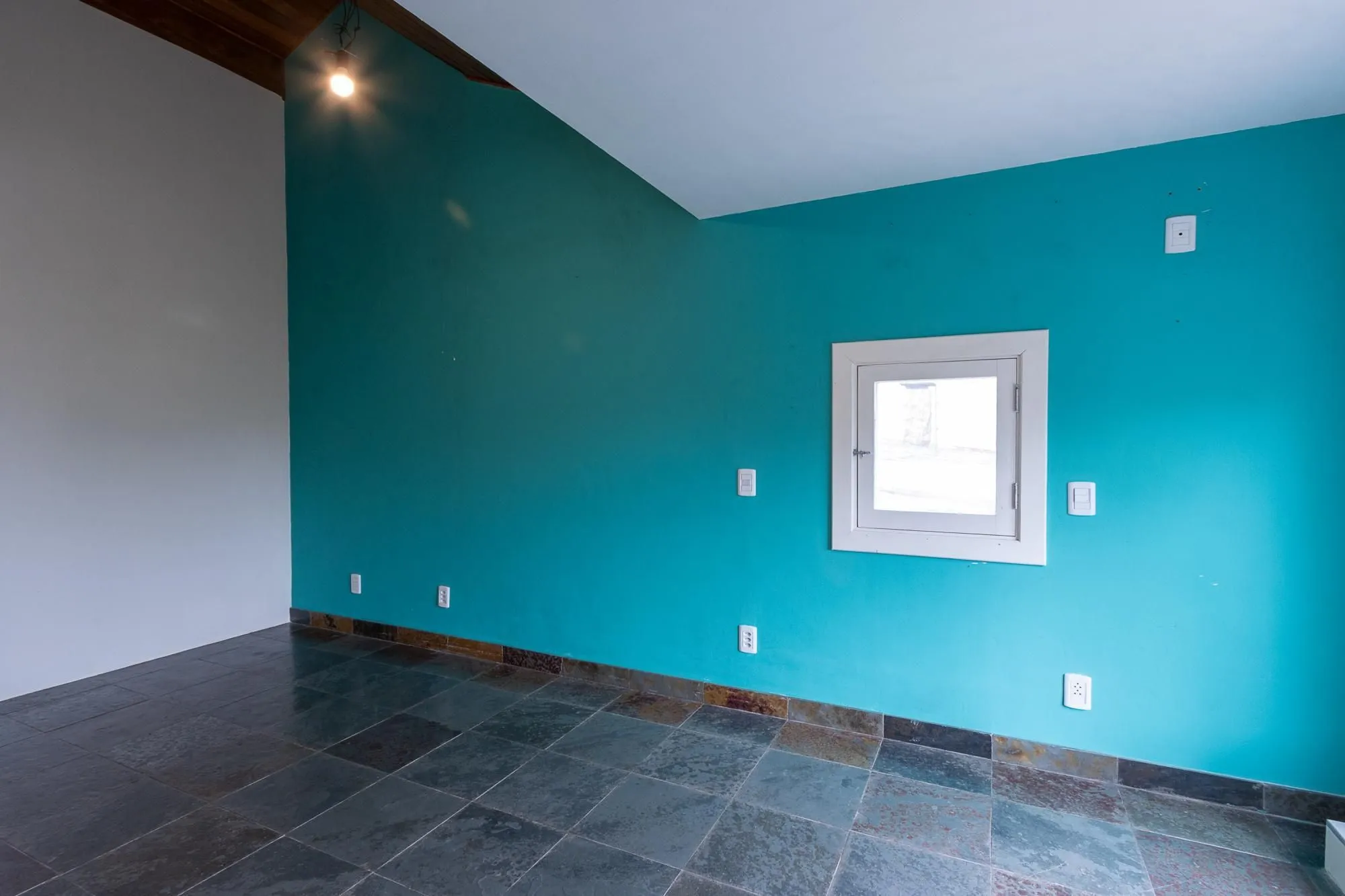 Imagem Casa com 4 dormitórios à venda, Jardim Isabel, Porto Alegre