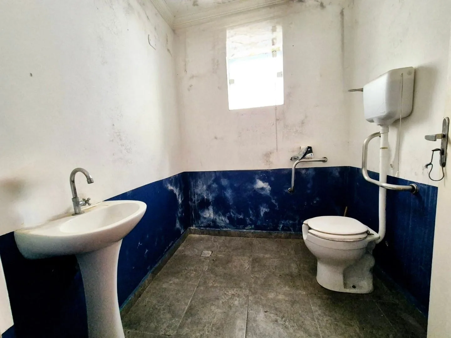 Imagem Imóvel Comercial Exclusivo no Centro de Pindamonhangaba com Estrutura Versátil e Localização Estratégica!