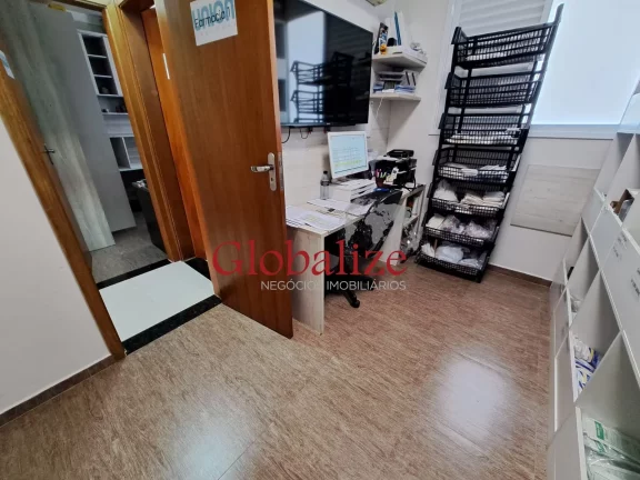 Imagem Casa triplex com 160m², 3 quartos, 1 suíte, churrasqueira e piscina por R$1.700.000,00 no Estuário em Santos