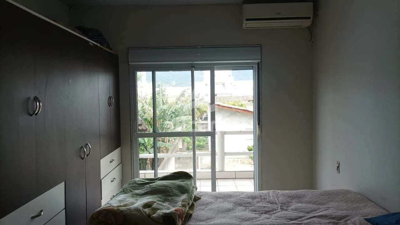 Imagem Oportunidade única - Casa de 2 Pavimento à Venda l 4 Dormitórios I Financiavel - em Palhoça/SC