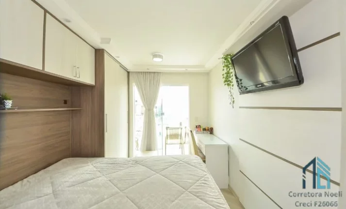 Imagem Sobrado lindo, Semi mobiliado, 03 quartos c/suíte, área gourmet, no Xaxim em Curitiba - PR