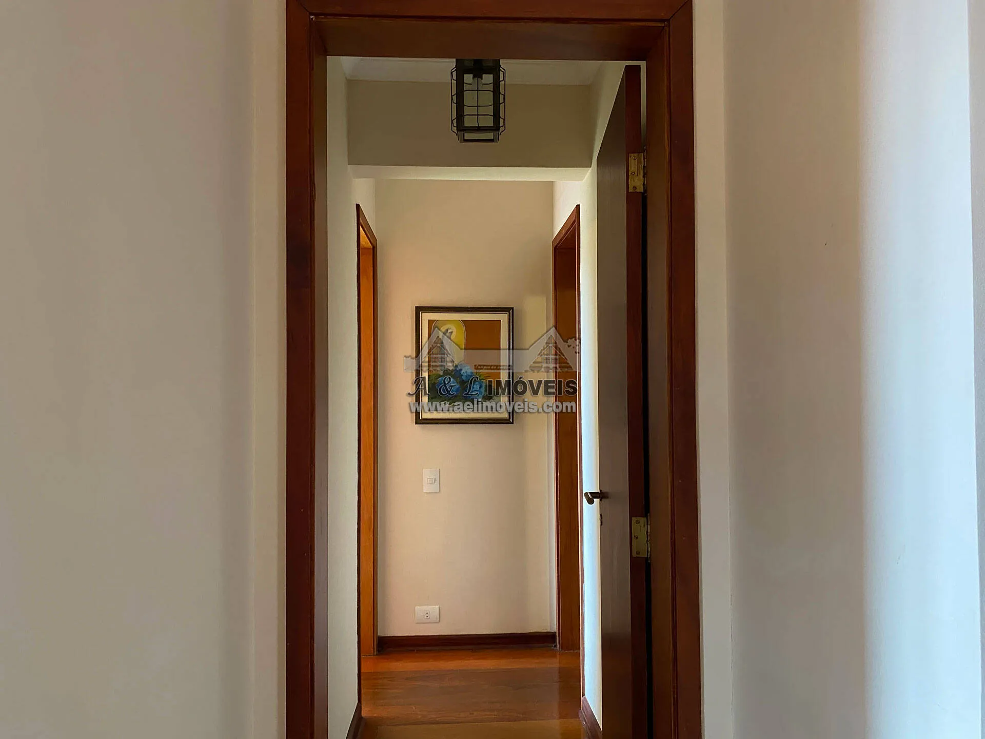 Imagem Apartamento à venda em Campos do Jordão - Duplex com 04 Suítes