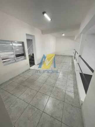 Imagem Galpão Corporativo com Pé-Direito Alto e Estrutura Completa