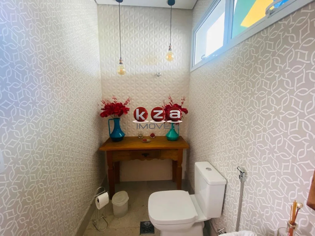 Imagem Luxuosa casa em condomínio à venda em Valinhos-SP, no Condomínio Canto Del Bosco: 3 quartos, 3 suítes, 3 salas, 4 vagas de garagem, 367m².