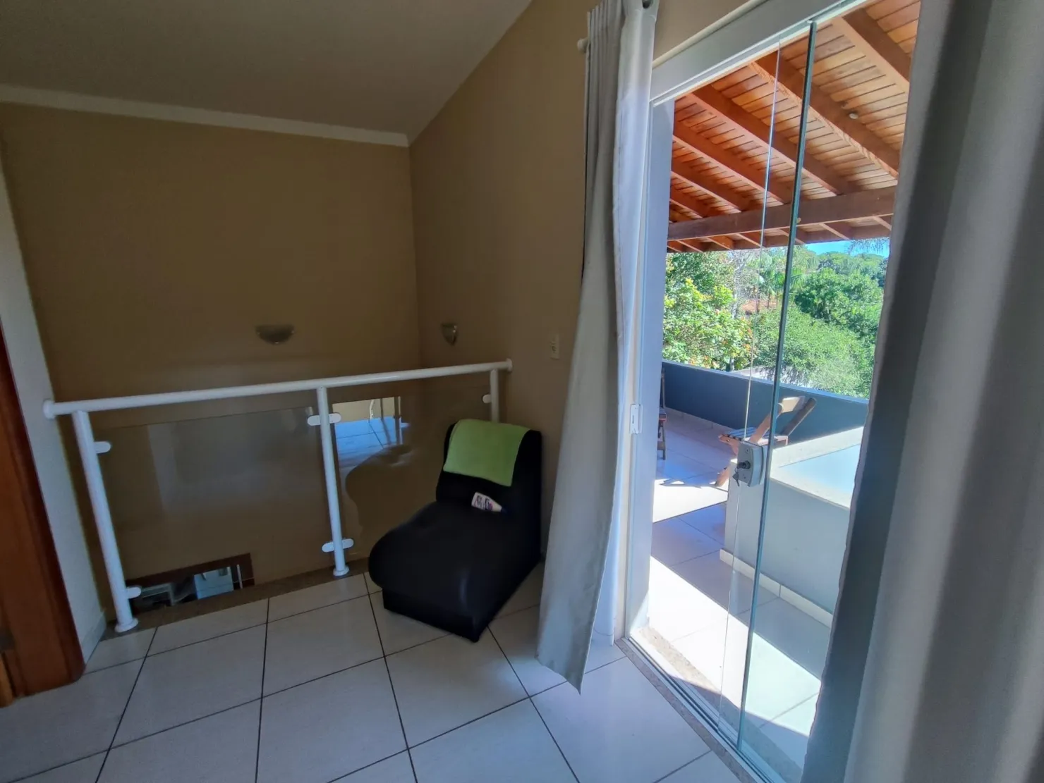 Imagem Casa à venda 3 Quartos, 1 Suite, 4 Vagas, 2105M², Parque Lago Azul, Pindamonhangaba - SP