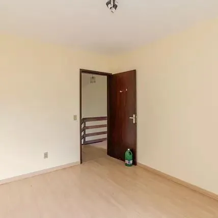 Imagem Casa à Venda na Rua da Gruta - 241,99m² - Próxima ao Hospital Divina Providência