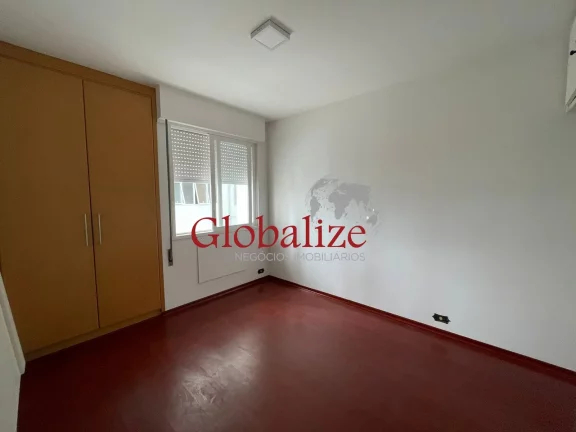 Imagem APARTAMENTO À VENDA CONDOMÍNIO FRENTE AO MAR NO GONZAGA COM 2 DORMITÓRIOS, SALA, WC, COZINHA, ÀREA DE SERVIÇO, D. EMPREGADA COMPLETA POR R$900.000,00