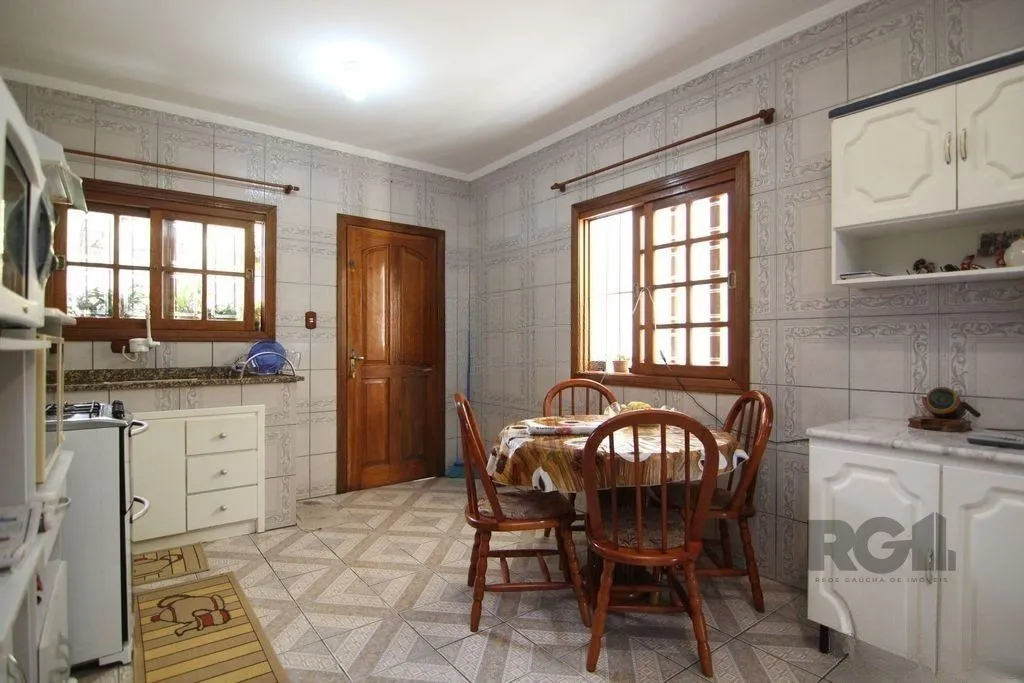 Imagem Casa de 2 dormitórios, no bairro Partenon