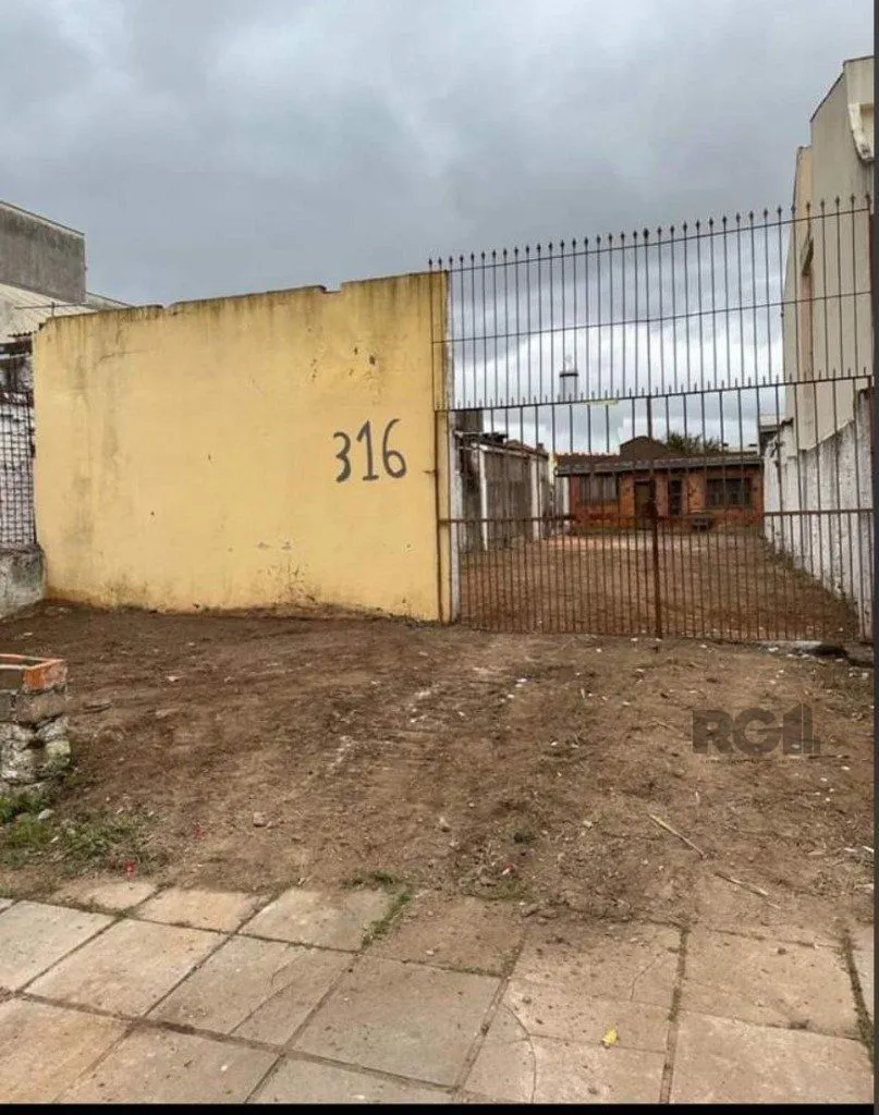 Imagem Terreno no Bairro São João: Ótimo para Comércio e Investimentos!