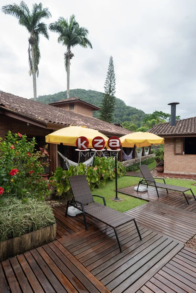 Imagem Casa de luxo a venda em Ubatuba, Praia Dura, frente para o mar. 6 suítes, 3 salas, 8 banheiros, 11 vagas, área gourmet592 m².