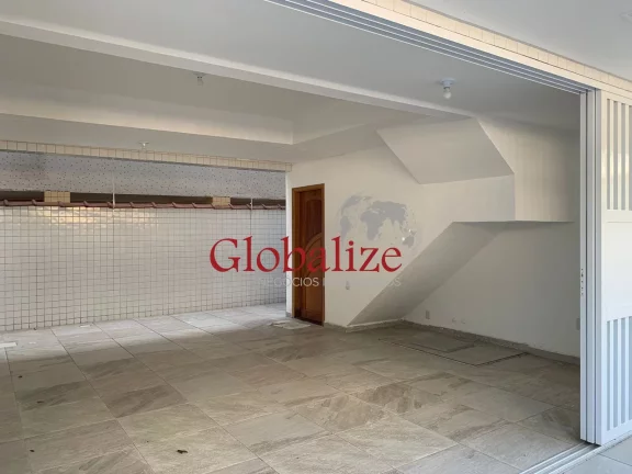 Imagem Casa com 2 súites e 2 vagas à venda no Bairro Campo Grande em Santos por 674.000,00.