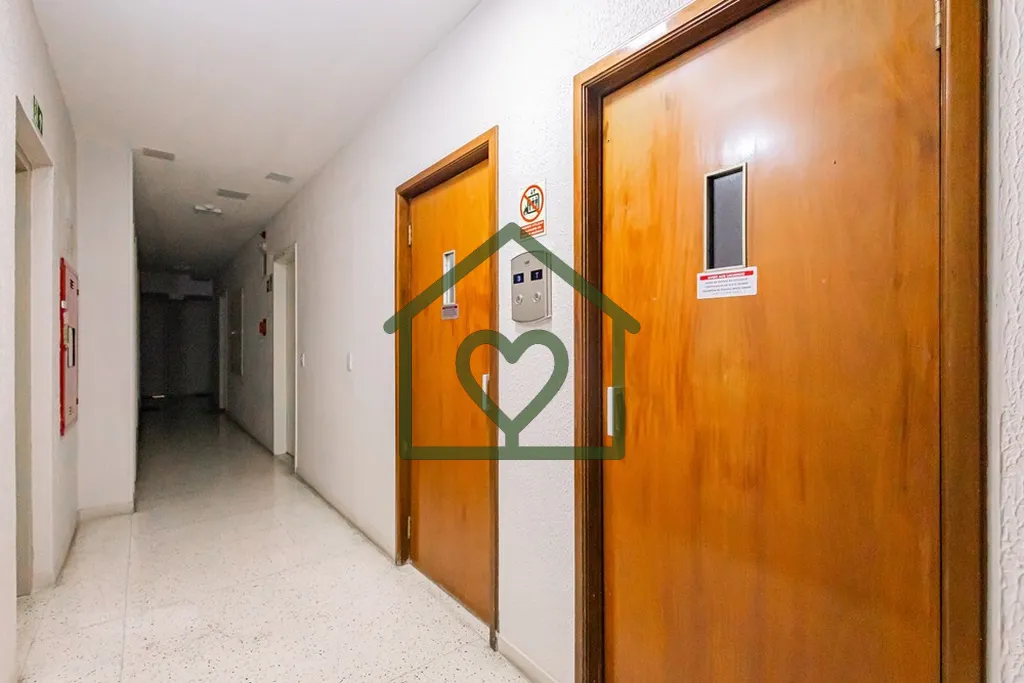 Imagem Studio funcional, com 27 m² de área privativa, semi-mobiliado, possui cozinha com armário e pia i...