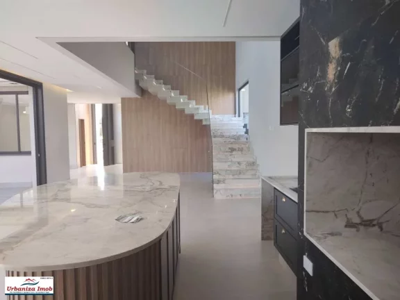 Imagem Belíssimo Sobrado em Condomínio à venda, Alphaville 3, com 3 Suítes, 270m2 de Área