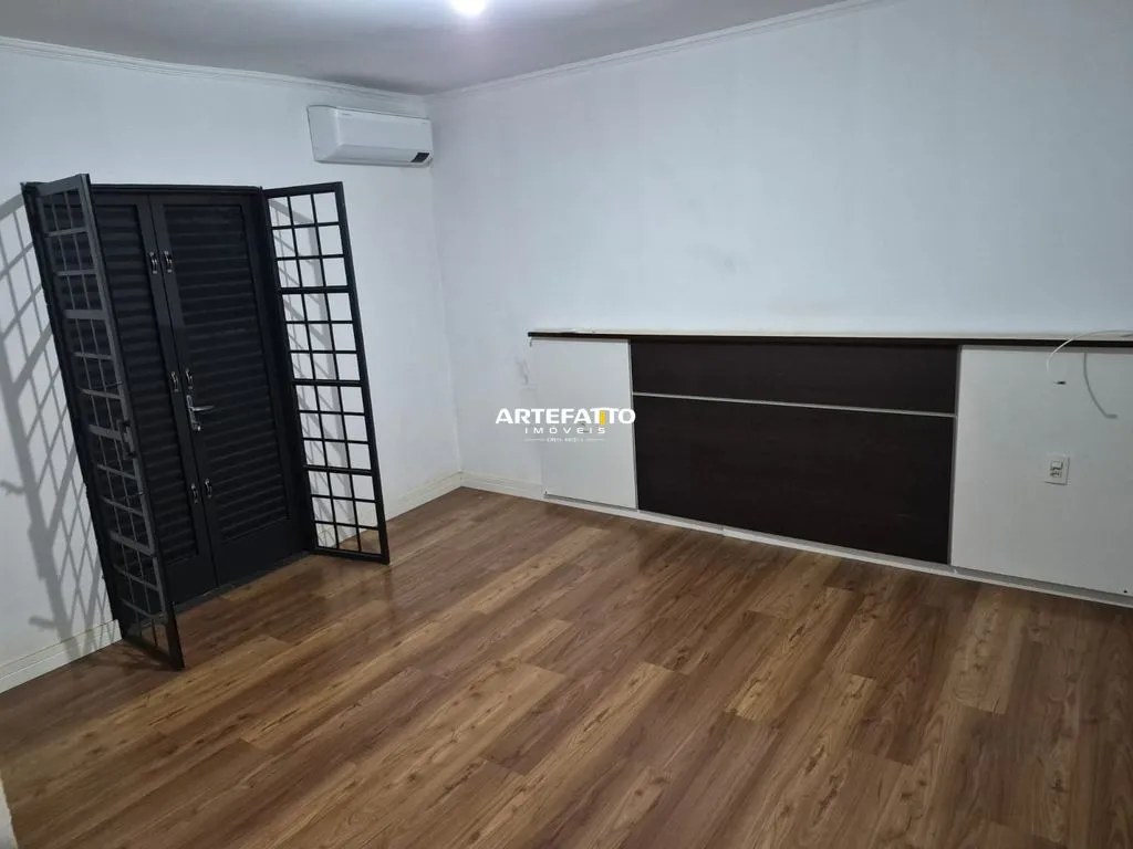 Imagem Sobrado Vila Santa Cruz, 3 dorm. sendo uma suíte com closet e sacada.