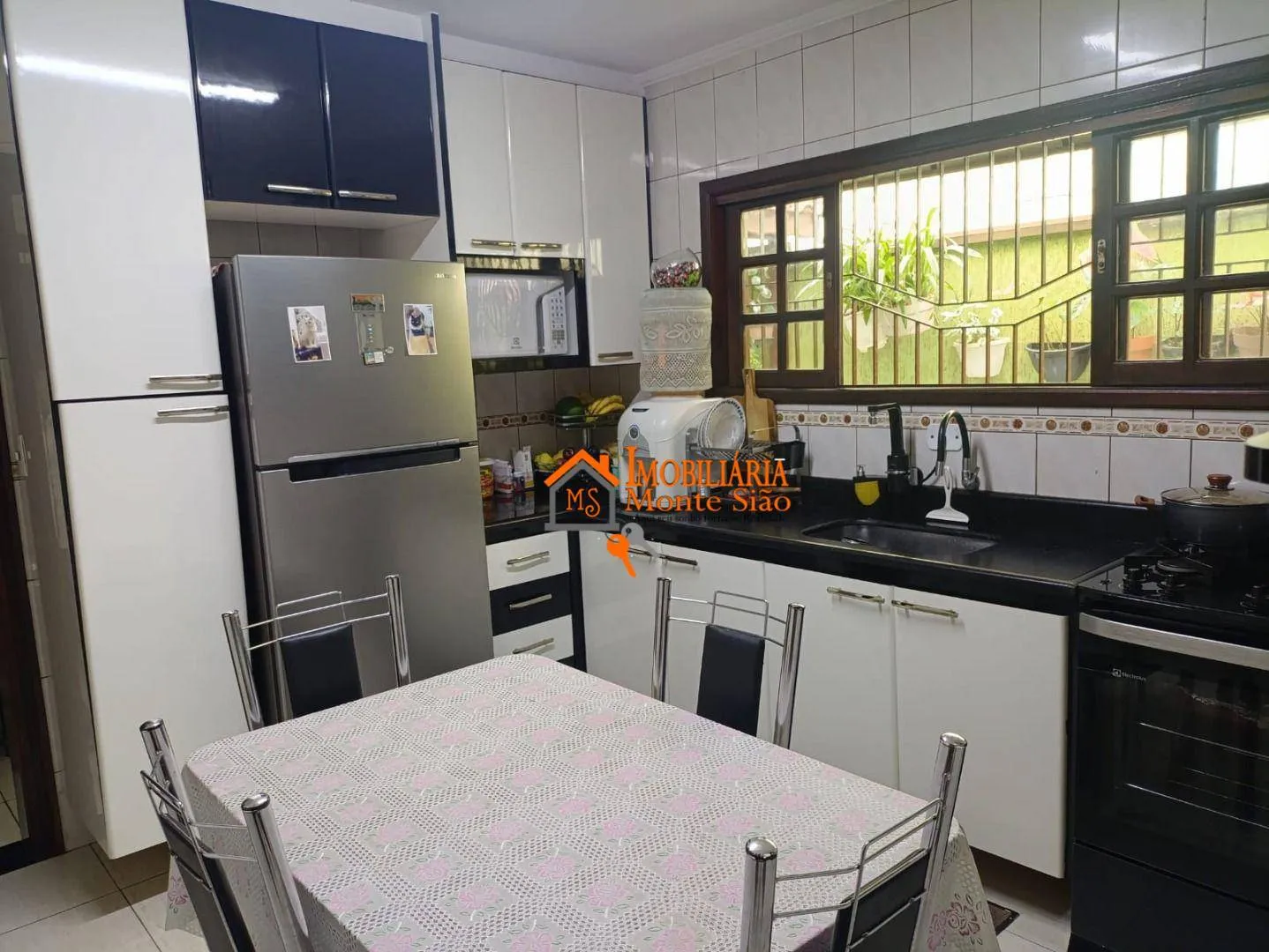 Imagem Sobrado Reformado com Suíte e Área Gourmet - 1km do Shopping Maia