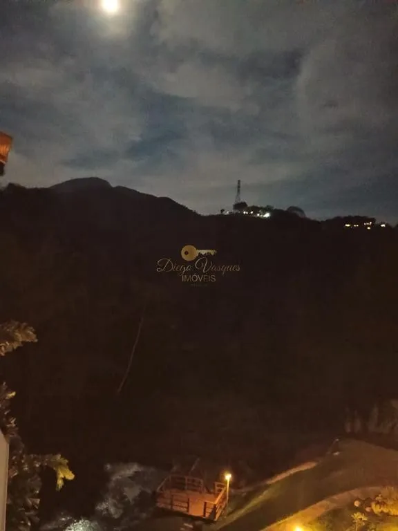 Imagem Casa em Condomínio para Venda em Petrópolis / RJ no bairro Itaipava