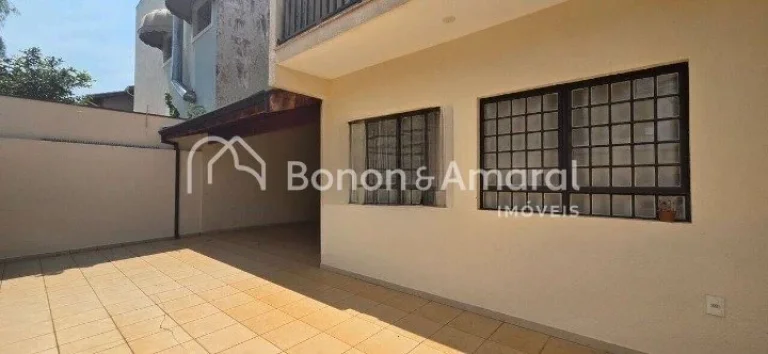 Imagem Localizada em um tranquilo bolsão residencial, com terreno plano e posição estratégica, este sob...