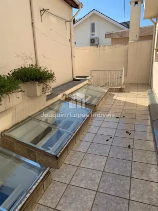 Imagem SOBRADO com 5 suítes, edícula e 3Vagas próx. ao Bosque Maia