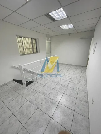 Imagem Galpão Corporativo com Pé-Direito Alto e Estrutura Completa