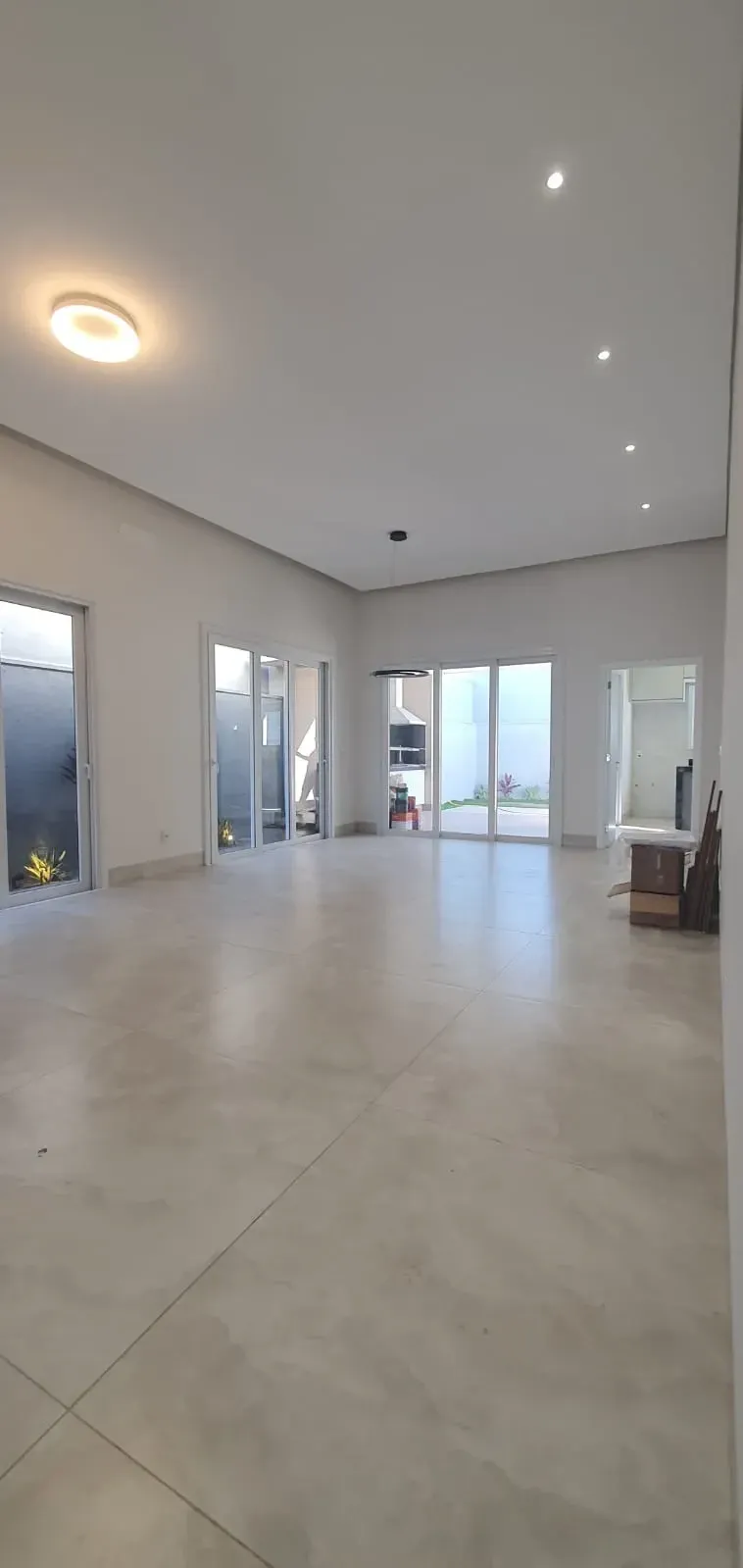 Imagem Imóvel Espetacular à Venda em Araraquara-SP: Casa de Luxo no Condomínio Buona Vita, 3 Suítes e 4 Vagas de Garagem.