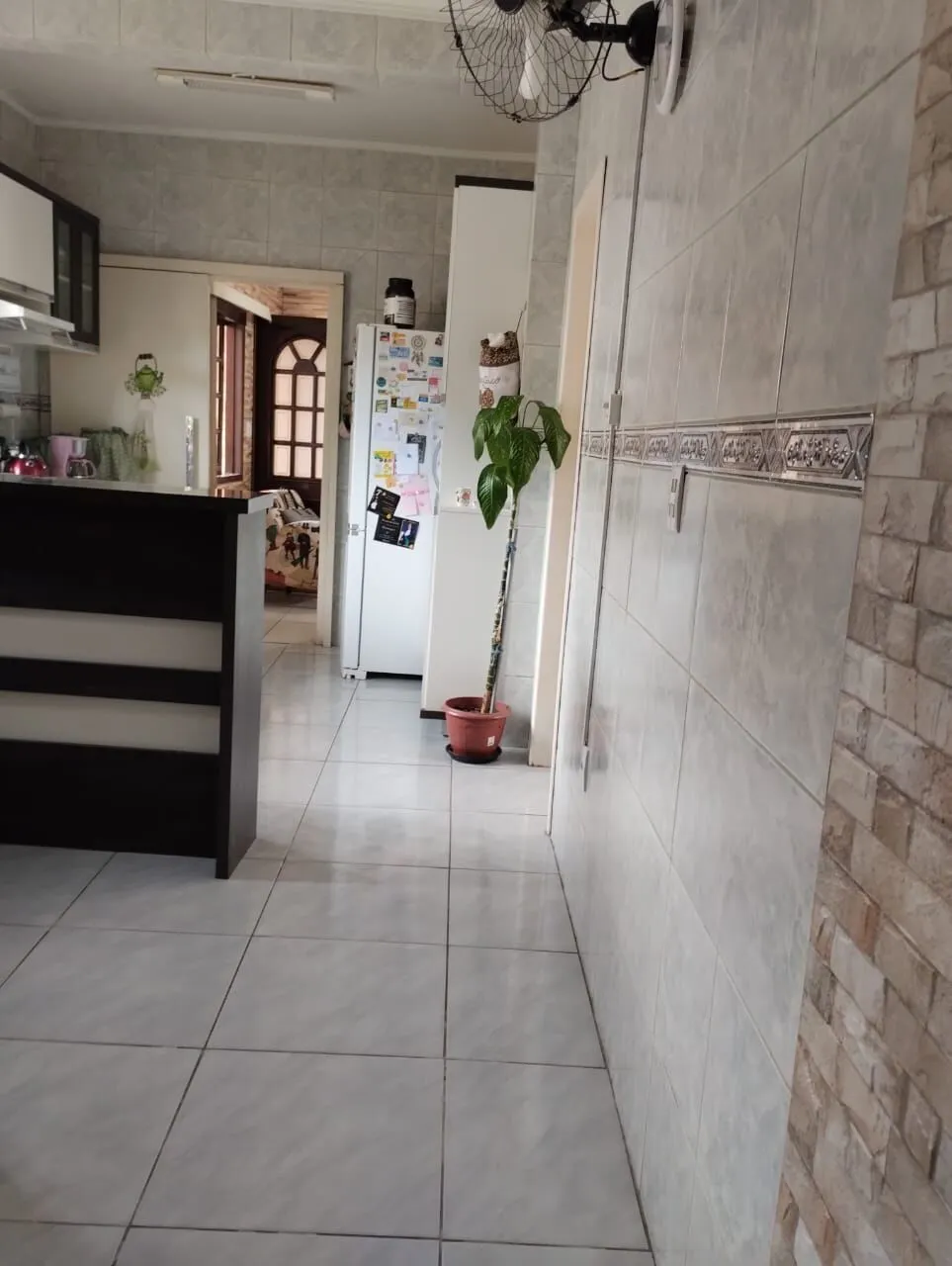 Imagem Terreno com duas frentes, três casas (duas c/dois dormitórios e a outra tipo tipo JK)