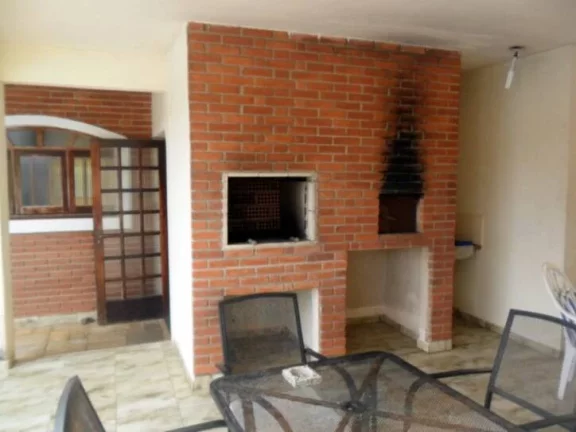 Imagem CASA EM DOIS LOTES - LADO LINHA - PISCINA