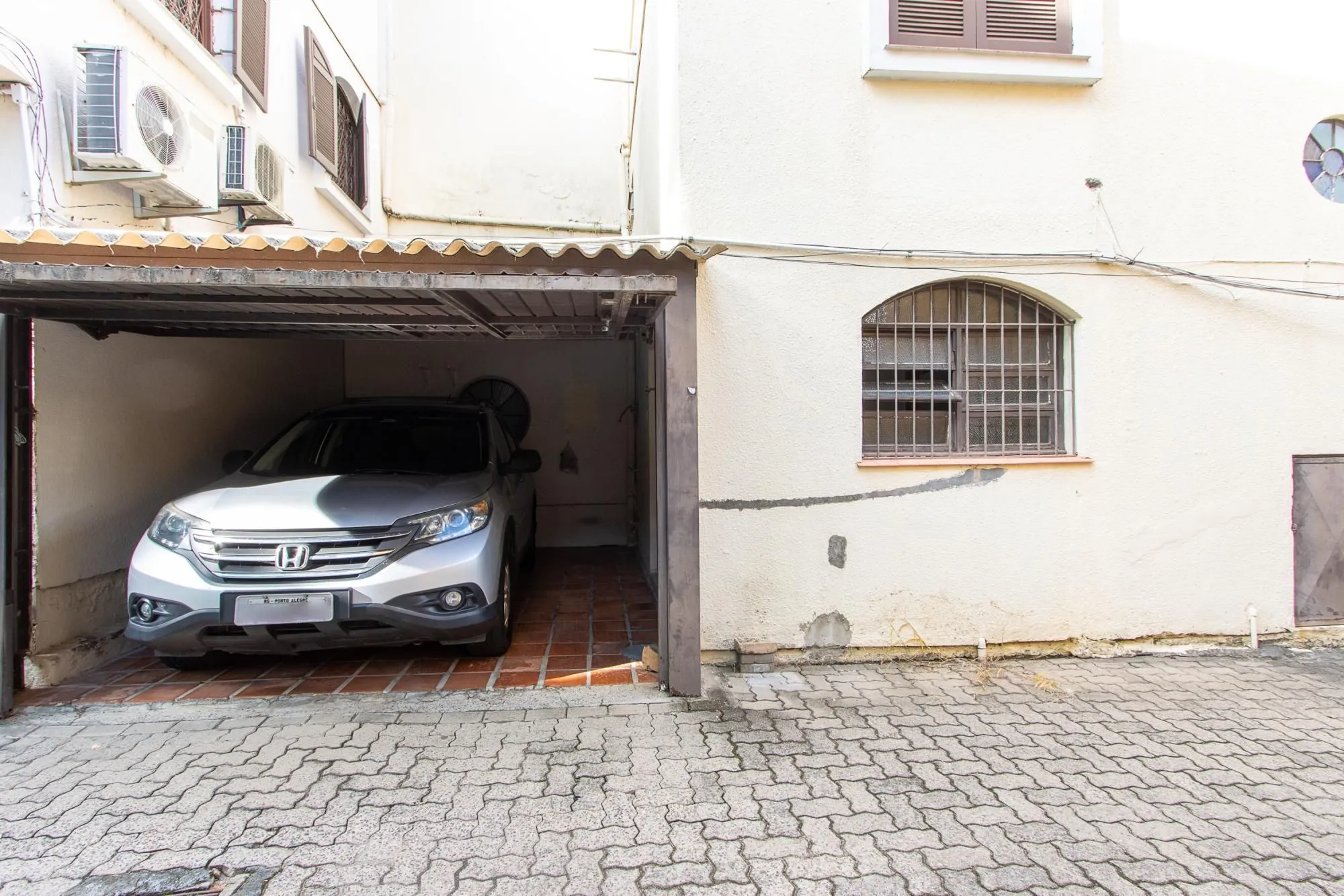 Imagem Casa de condomínio, 3 dormitórios, 1 suíte, 1 vaga coberta, no bairro Cristal.